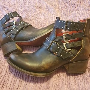 Freebird Belgium size 9 boots